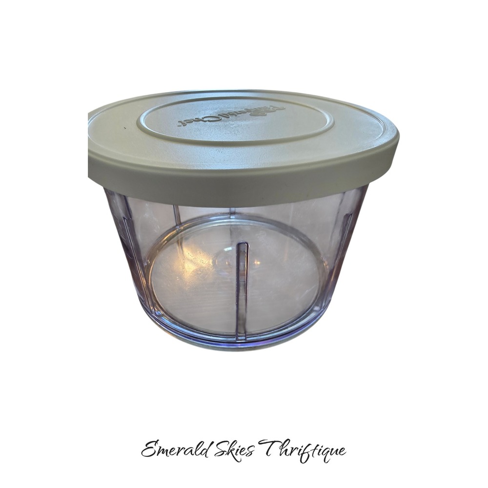 The Pampered Chef Manual Food Processor Bowl #2589 Clear Bowl W/ Lid. Free ship - Picture 2 of 4